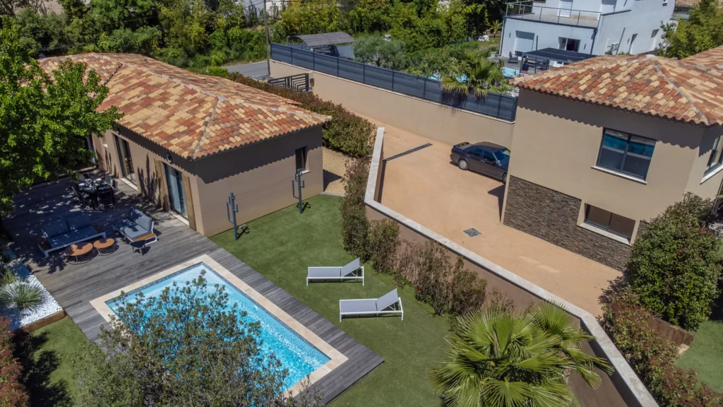Vue aérienne d'une villa du Golfe de Saint-Tropez